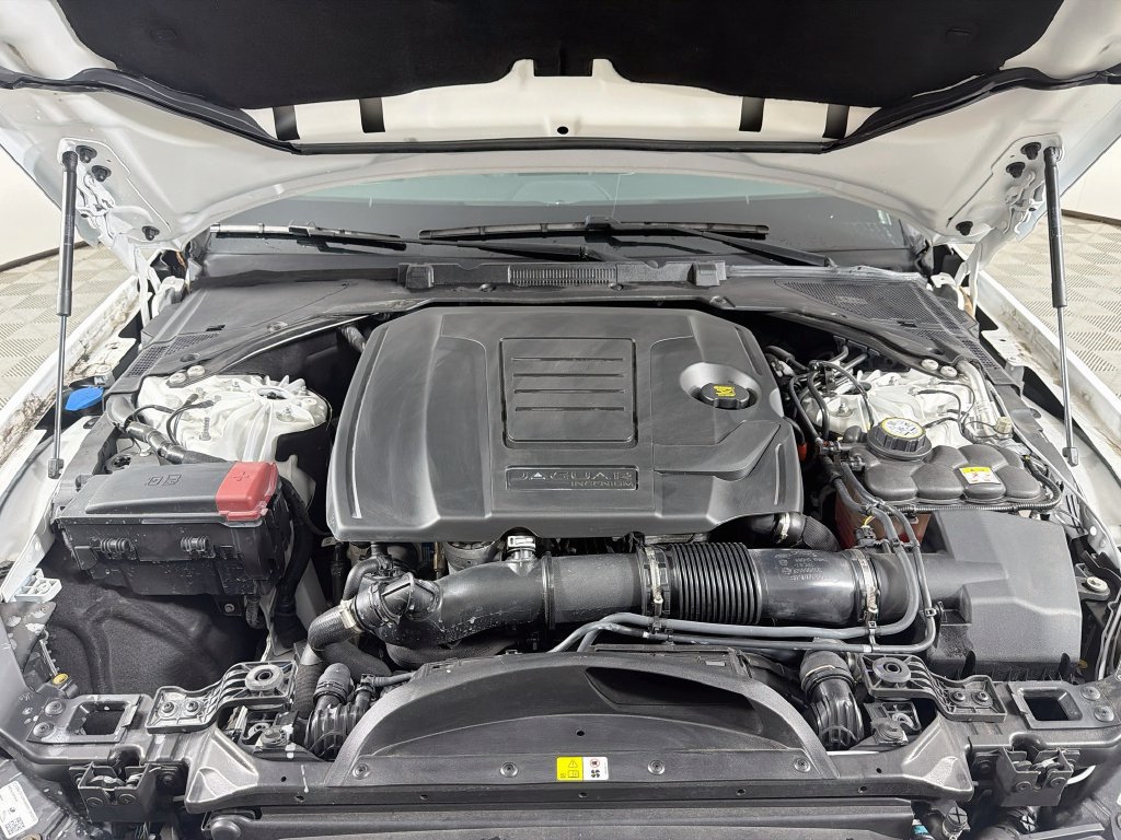 Used 2024 Jaguar XF R-Dynamic SE AWD/4WD image 32