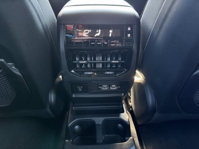 Used 2024 Jeep Grand Cherokee L Altitude AWD/4WD image 31