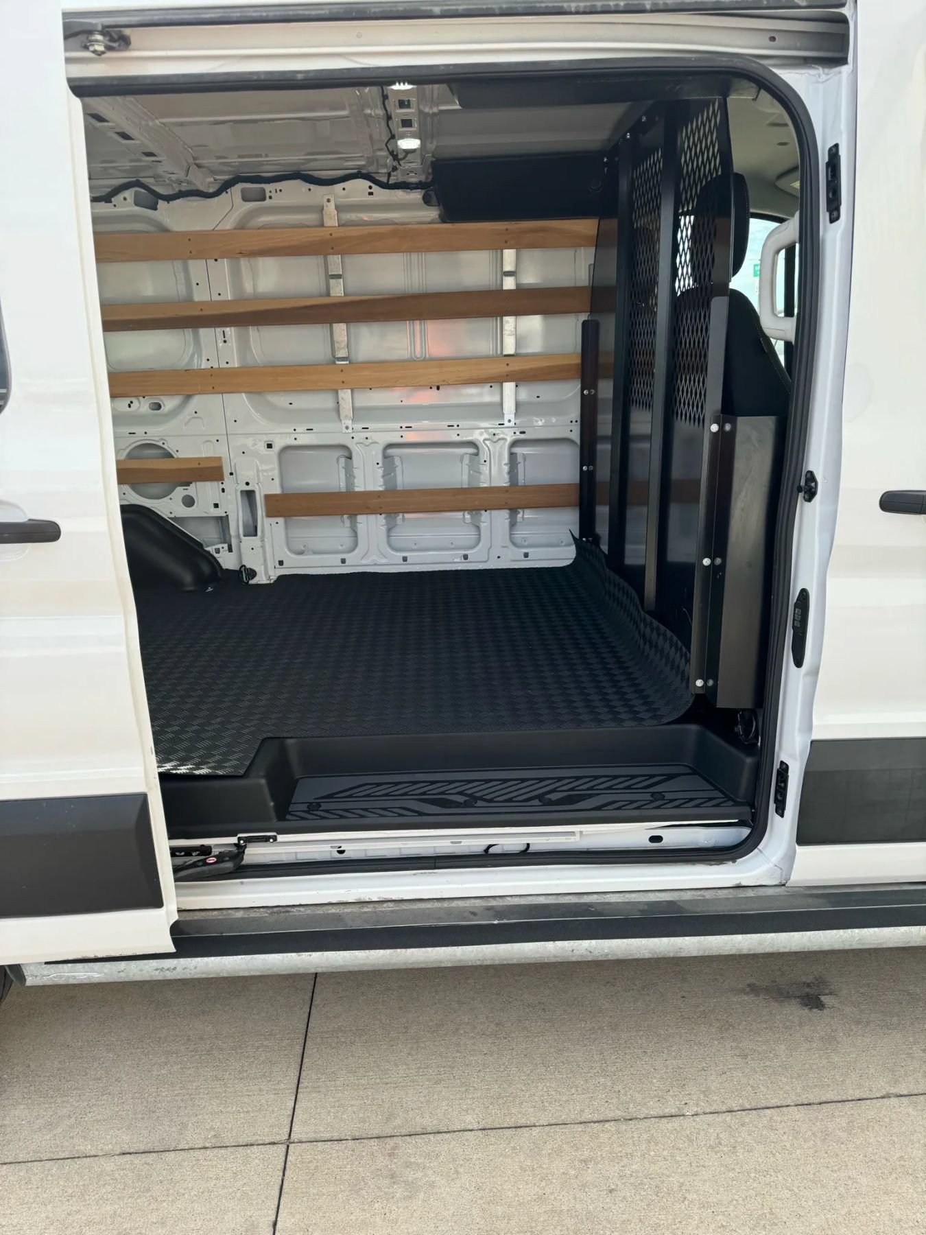 Used 2024 Ford Transit 250 Low Roof w/ Exterior Upgrade Package RWD image 12
