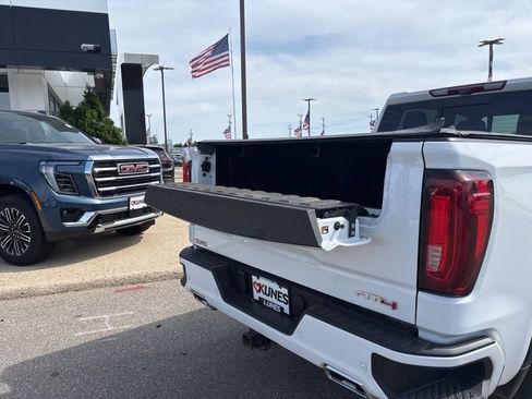 Used 2024 GMC Sierra 1500 AT4 w/ Technology Package AWD/4WD image 16