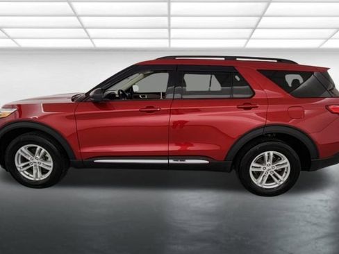 Used 2022 Ford Explorer XLT w/ Equipment Group 202A AWD/4WD image 4