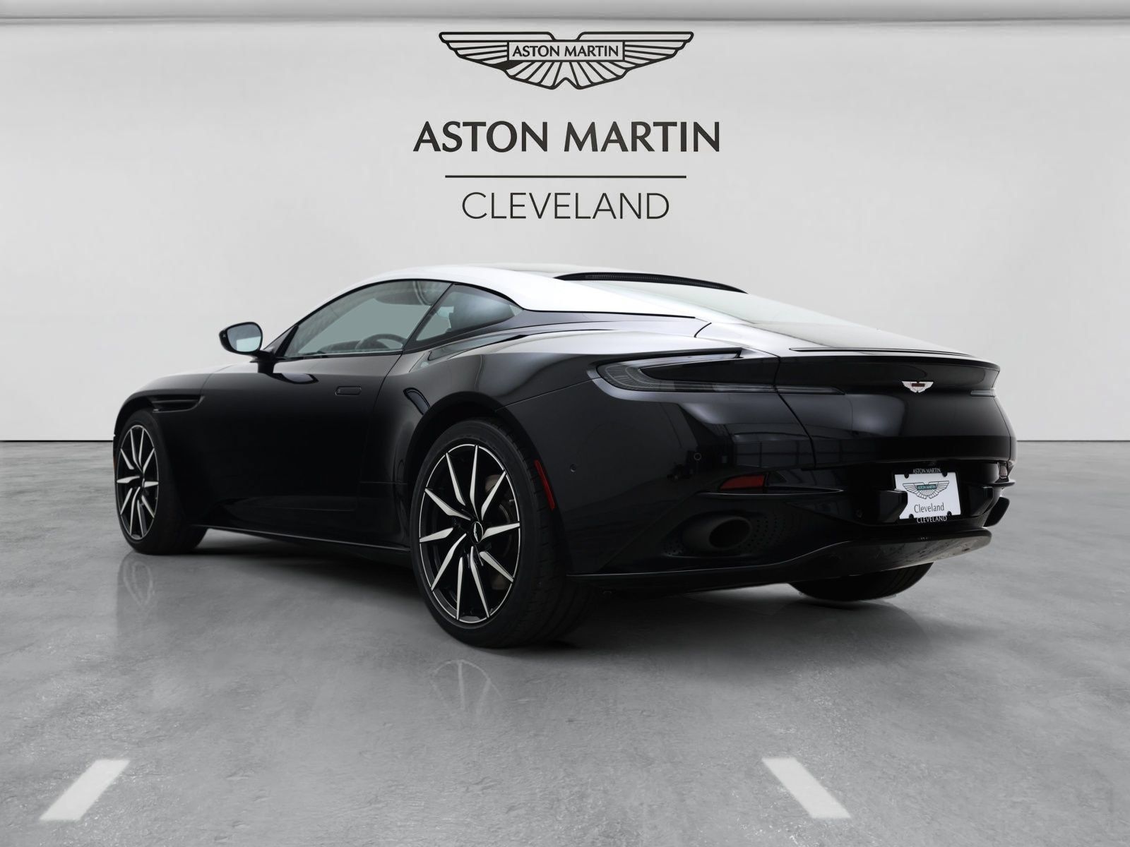 Used 2018 Aston Martin DB11 V12 RWD image 2