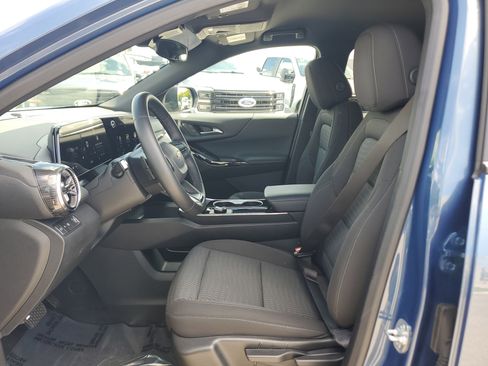 Used 2026 Chevrolet Equinox LT FWD image 11