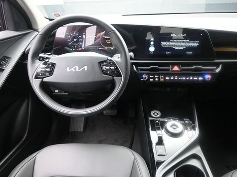 Used 2025 Kia Niro Wind FWD image 9