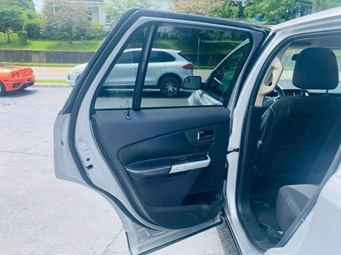 Used 2011 Ford Edge SE image 15