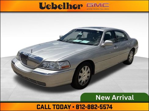 Used 2004 Lincoln Town Car Ultimate RWD image 10