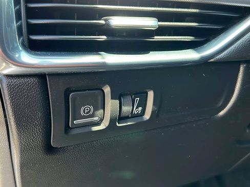 Used 2022 Cadillac XT4 Premium Luxury w/ Enhanced Visibility Package FWD image 20