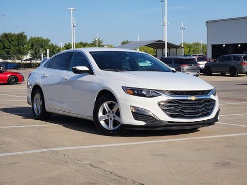 Used 2024 Chevrolet Malibu LS FWD image 2