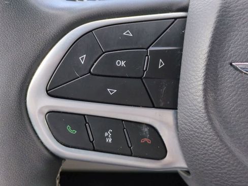 Used 2023 Chrysler Pacifica Touring-L FWD image 24