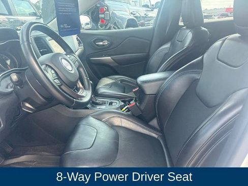 Used 2019 Jeep Cherokee Latitude Plus FWD image 11