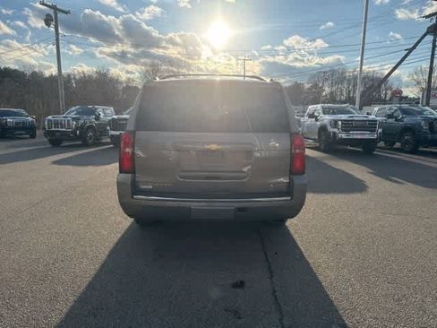 Used 2017 Chevrolet Suburban Premier image 6