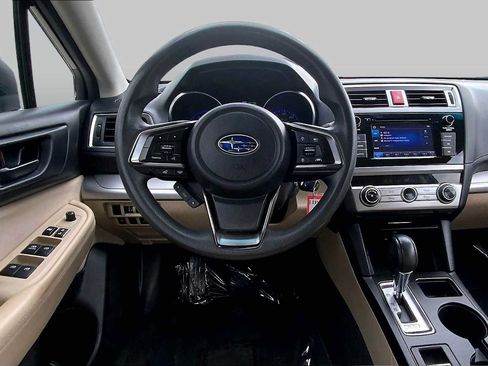 Used 2019 Subaru Outback 2.5i AWD/4WD image 6