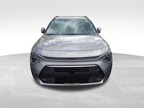 Used 2025 Kia Niro EX Touring image 2