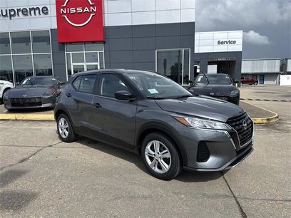 New 2025 Nissan Kicks Play S