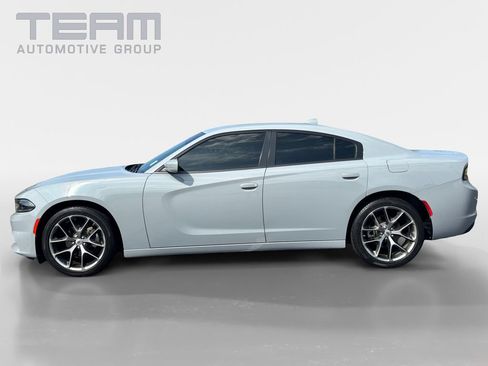 Used 2022 Dodge Charger SXT w/ Plus Group RWD image 4
