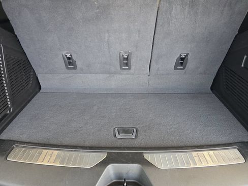 Used 2024 GMC Yukon Denali RWD image 28