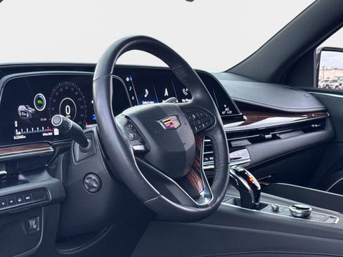 Used 2024 Cadillac Escalade Luxury image 10
