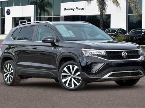 Used 2022 Volkswagen Taos SE image 2