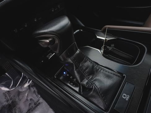 Used 2023 Lexus ES 250 w/ Premium Package image 25