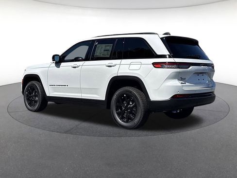 New 2025 Jeep Grand Cherokee Altitude image 3
