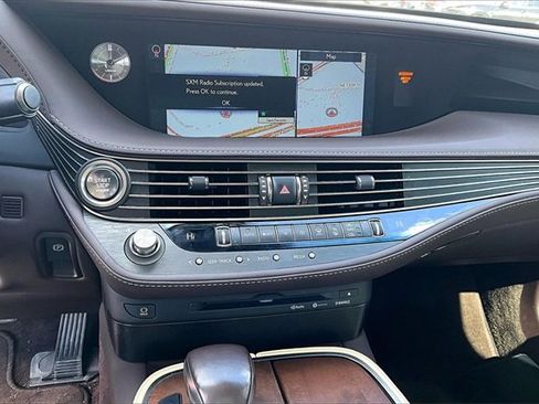 Used 2018 Lexus LS 500 w/ Accessory Package (Z2) image 23