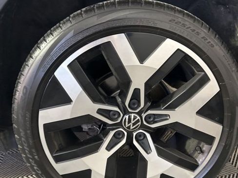 Used 2023 Volkswagen Taos SEL image 24