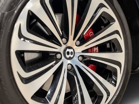 Used 2022 Bentley Bentayga image 6