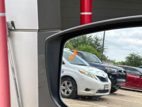 Used 2025 Nissan Versa SV FWD image 18