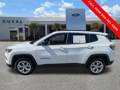 Used 2024 Jeep Compass Latitude image 6