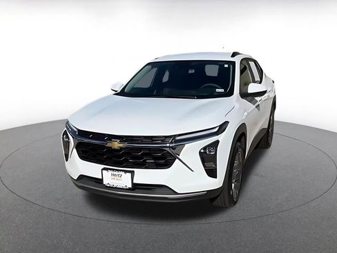 Used 2025 Chevrolet Trax LT image 7