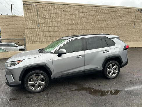 Used 2021 Toyota RAV4 XLE Premium AWD/4WD image 8