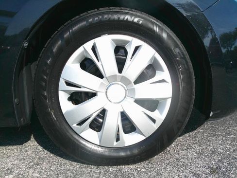 Used 2015 MAZDA MAZDA3 i Sport FWD image 24