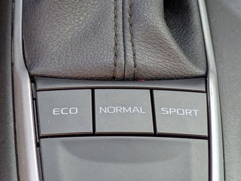 Used 2022 Toyota Camry LE image 12