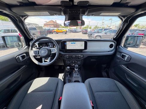 Certified 2025 Jeep Wrangler Unlimited Sahara AWD/4WD image 10