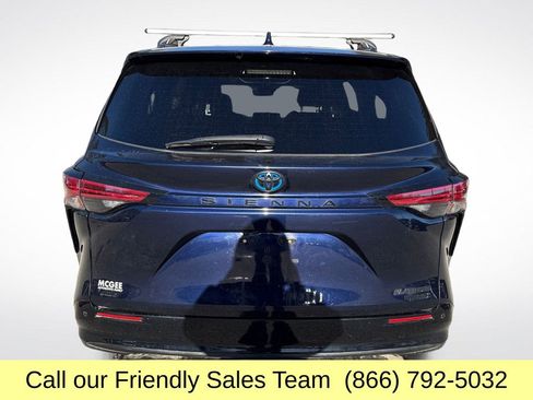 Certified 2022 Toyota Sienna Platinum image 5