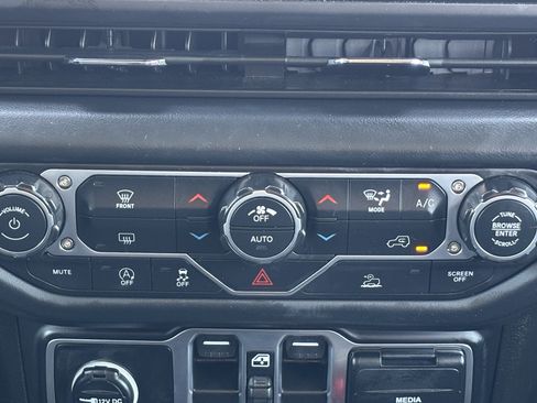 Used 2026 Jeep Gladiator Mojave AWD/4WD image 24