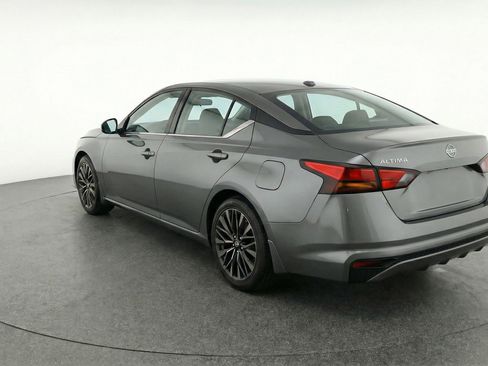 Used 2025 Nissan Altima 2.5 SR FWD image 6