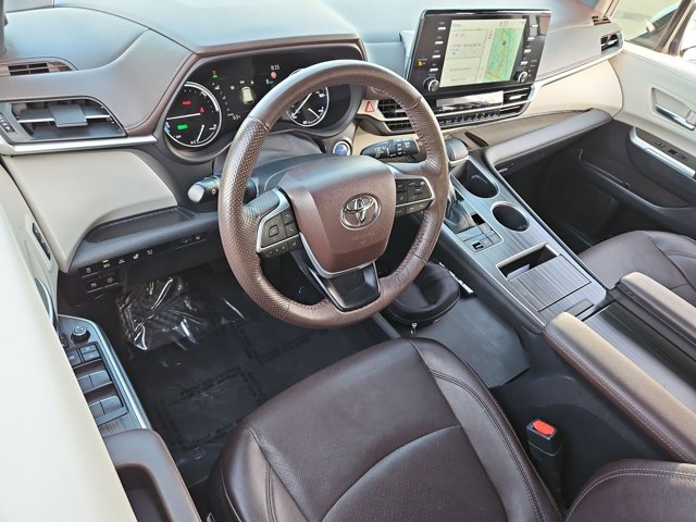 Used 2023 Toyota Sienna Platinum FWD image 10