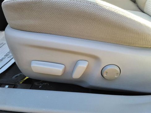 Used 2012 Toyota Camry LE image 11