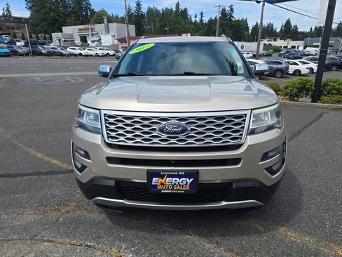 Used 2017 Ford Explorer Platinum AWD/4WD image 2