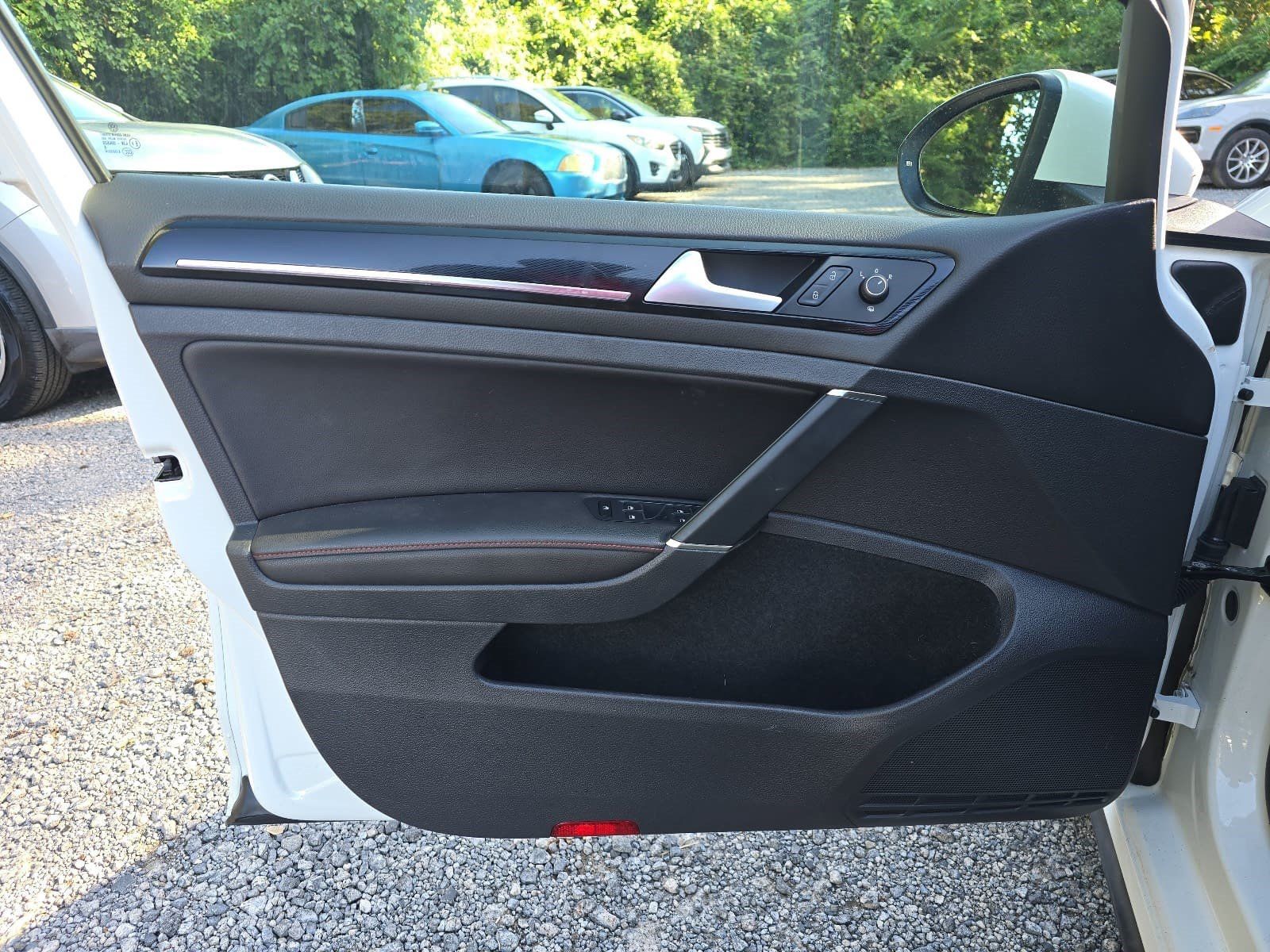 Used 2015 Volkswagen GTI SE FWD image 19