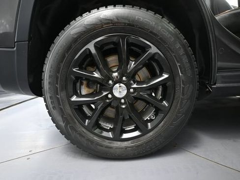 Used 2016 Jeep Cherokee Latitude w/ North All-Season Group AWD/4WD image 15