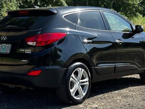 Used 2010 Hyundai Tucson Limited w/ Premium Pkg 4 AWD/4WD image 9