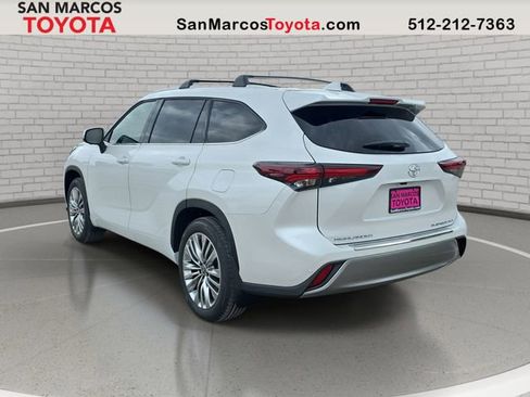 New 2026 Toyota Highlander Platinum image 7