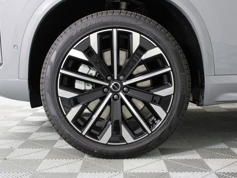 New 2026 Volvo XC90 T8 Ultra w/ Protection Package Premier AWD/4WD image 13