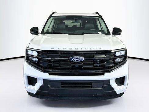 Used 2025 Ford Expedition Active AWD/4WD image 2