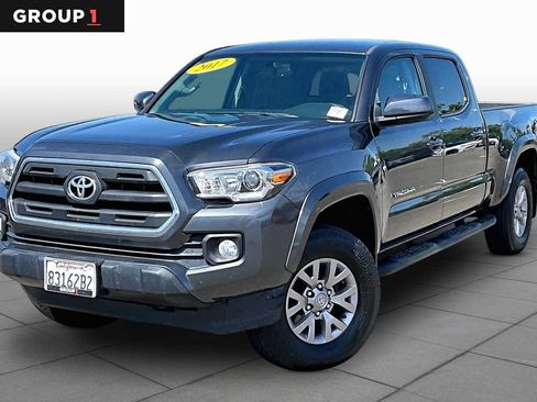 Used 2017 Toyota Tacoma SR5 AWD/4WD image 1
