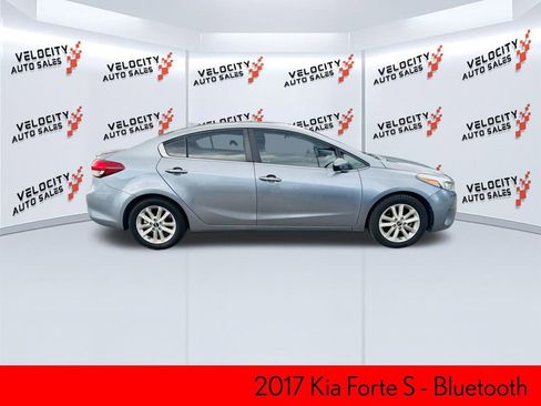 Used 2017 Kia Forte S w/ S Technology Package image 2
