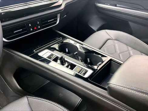 Used 2025 Volkswagen Atlas Cross Sport SE image 15