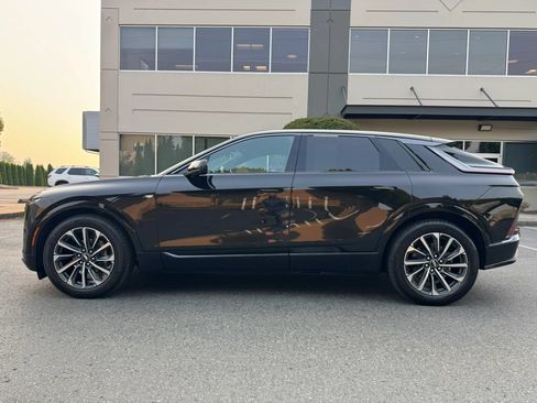 Used 2024 Cadillac Lyriq Sport AWD/4WD image 6